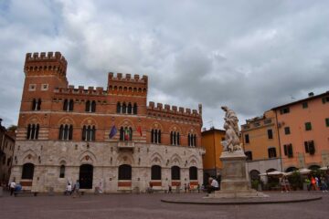 Piazza Dante Alighieri, il centro nevralgico di Grosseto tra arte e cultura